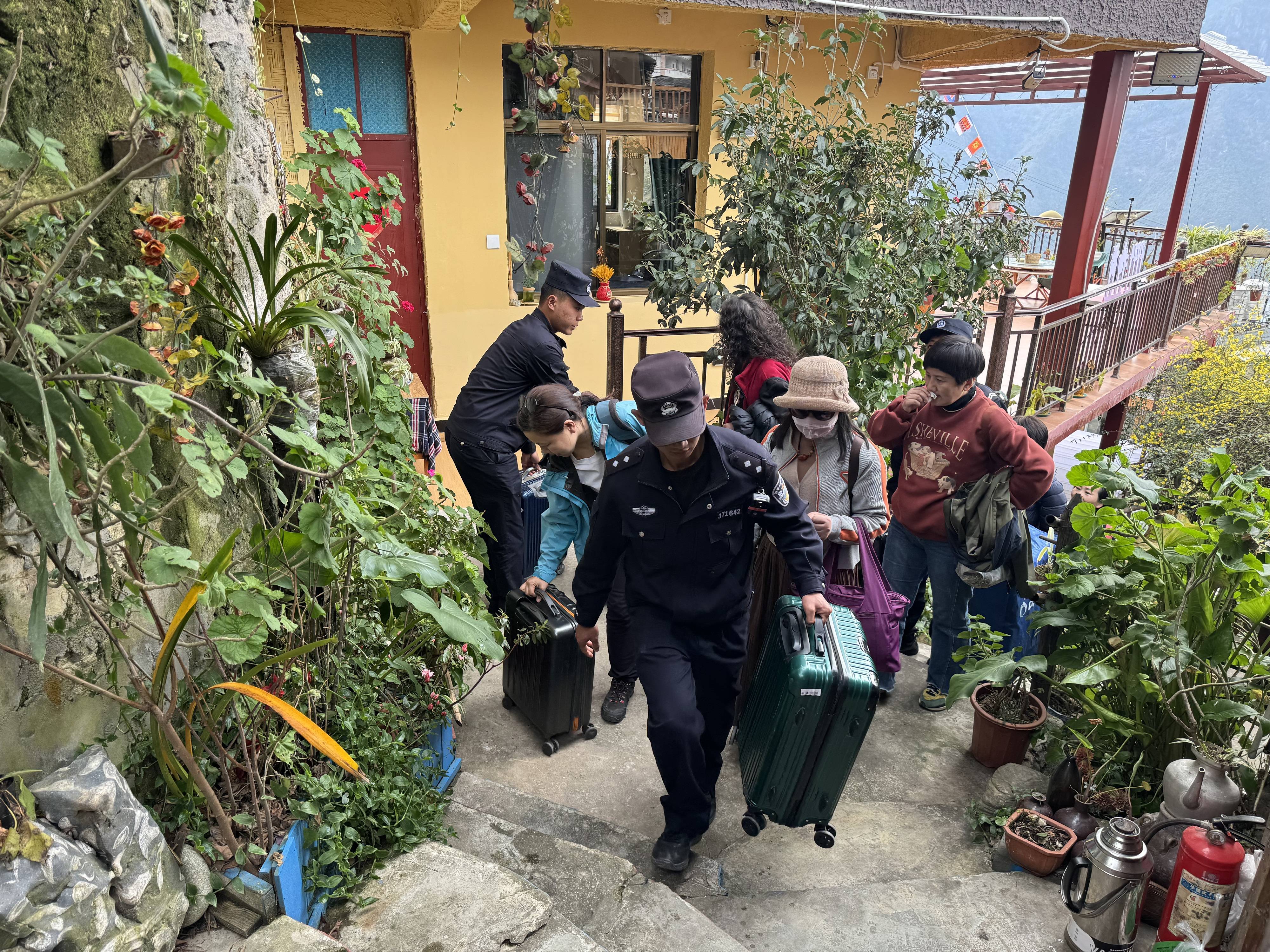 2月27日,皇冠山景区迎来了春节长假后的首批游客,来自安徽省的游客们