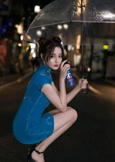 杨幂漫画腰刚退热迪丽热巴的天使蹲又火遍网络普通人别轻易尝试