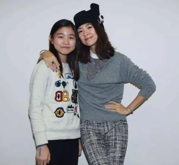 原创葛荟婕哭诉儿小苹果一直称章子怡为妈妈却不愿意承认自己的亲妈