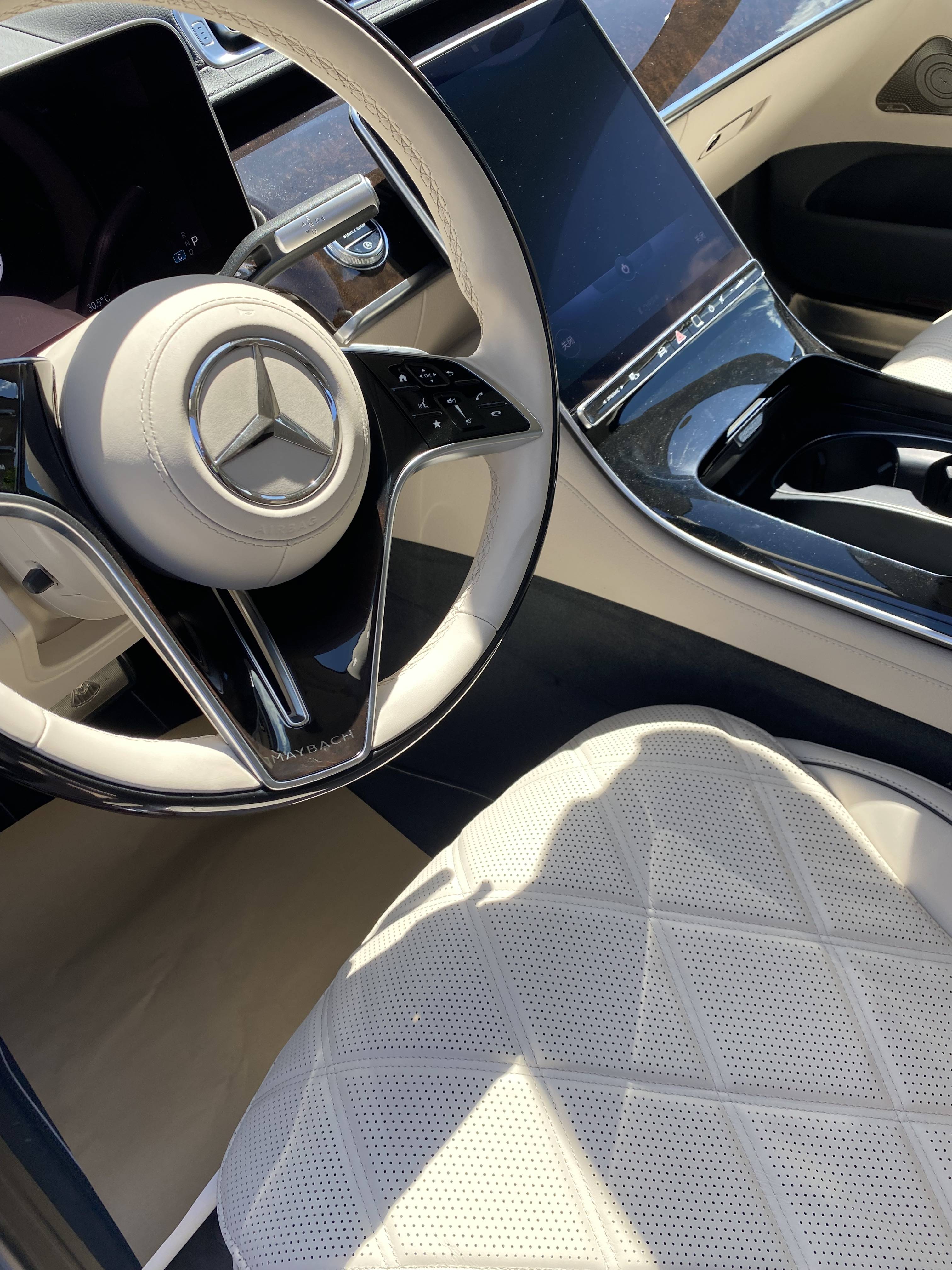 还好每一段旅途有你陪伴 爱无所不载 北京奔驰迈巴赫4s店s480实拍