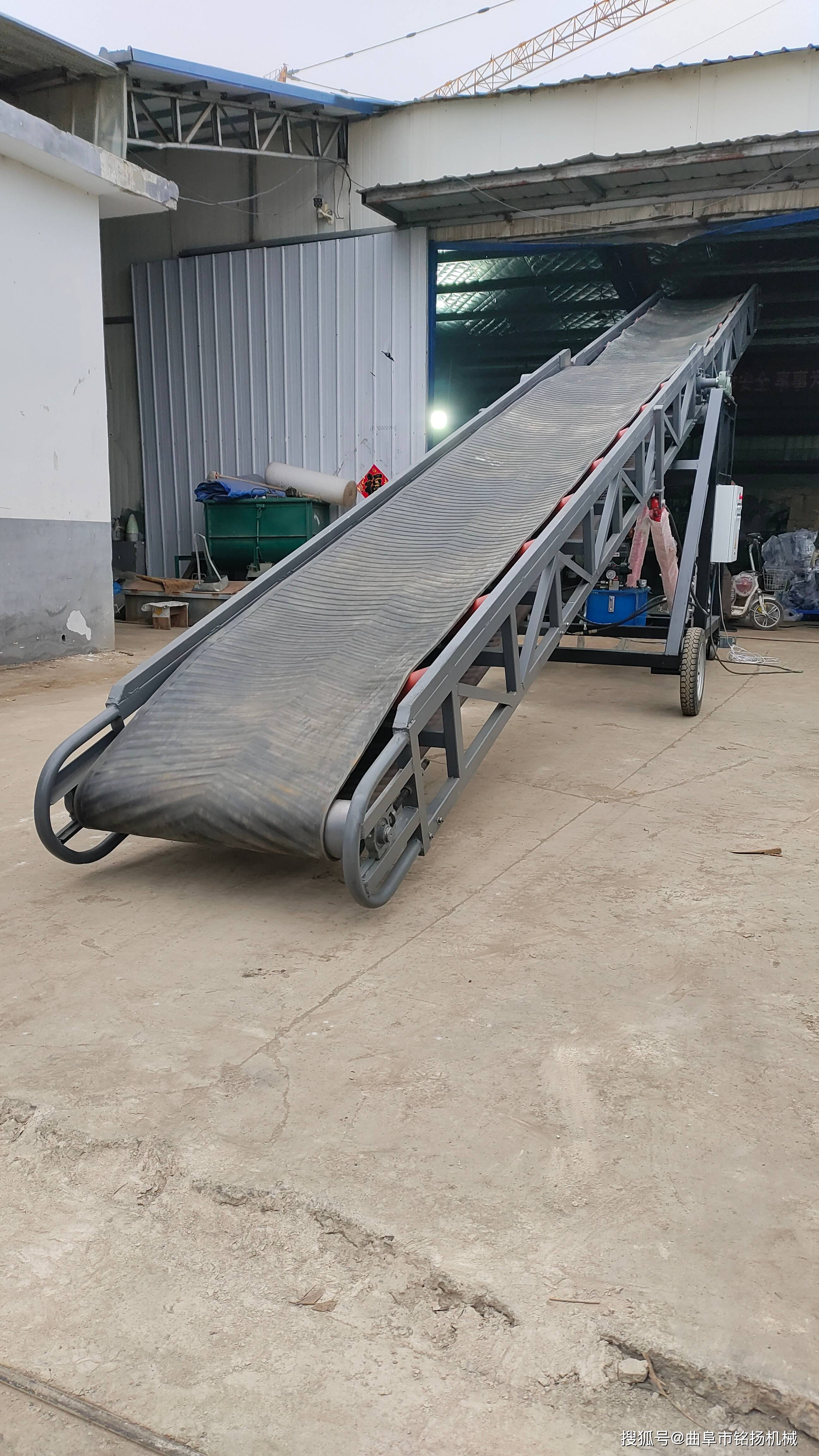 移动式胶带输送机 深槽大倾角皮带运输机 货车伸缩滚筒装车机