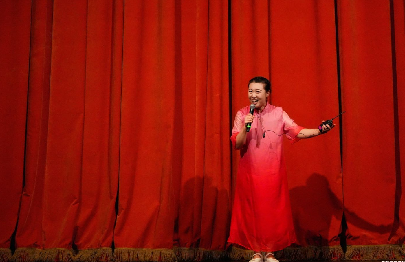 舞蹈中邦艺术总监候燕 累赘“一带一途”新加坡首都剧场开张式总导演