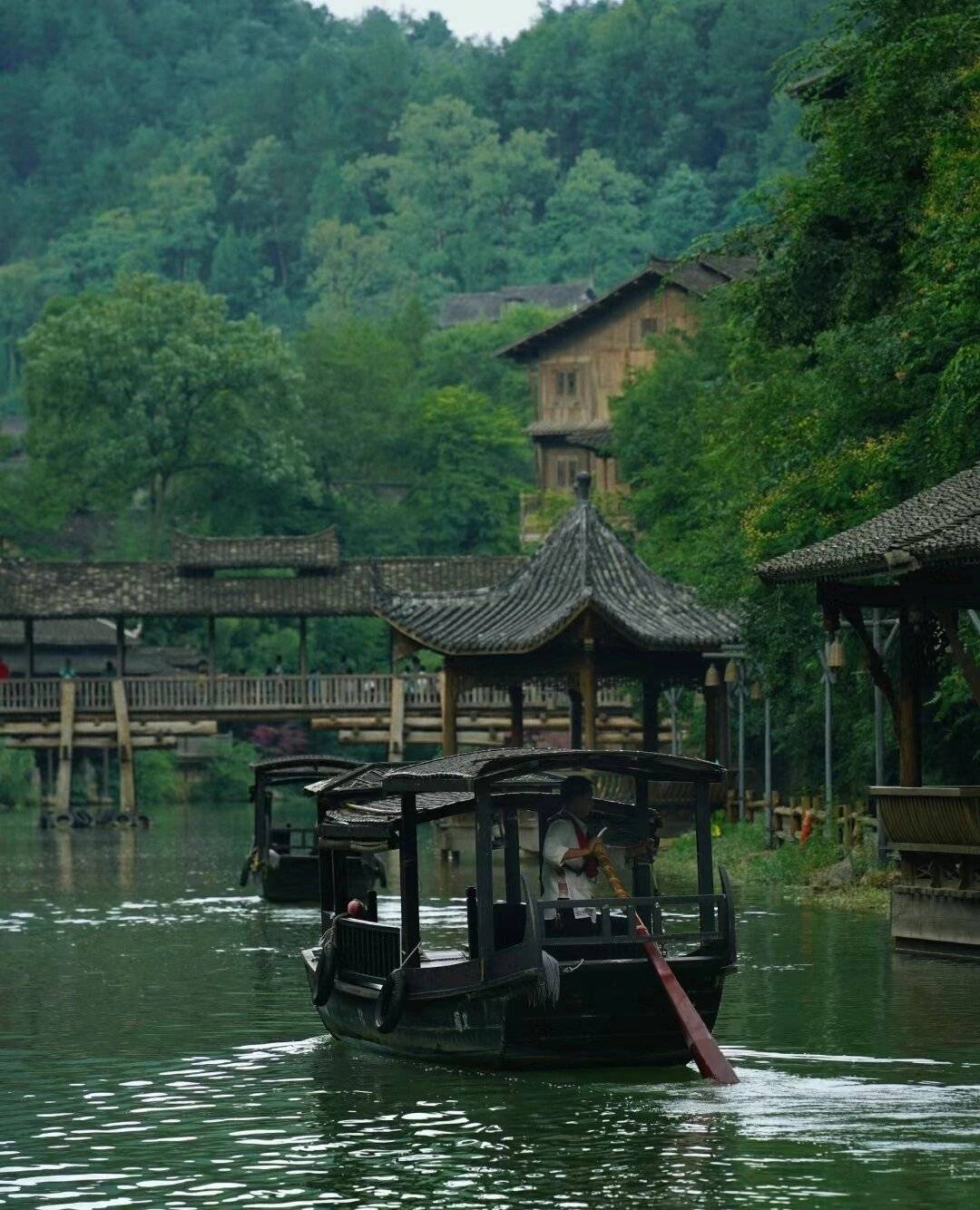 不能吃辣的小心哦贵州天气多变,请提前根据当地天气预报备好雨伞贵州