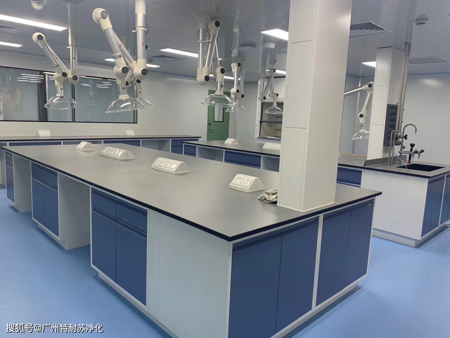 全木结构实验室操作平台:全木结构实验室操作台主要以三聚氰氨板为