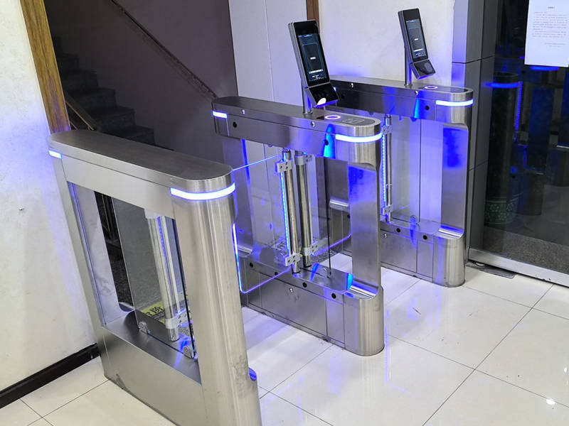 员工食堂刷卡消费系统闸机的使用