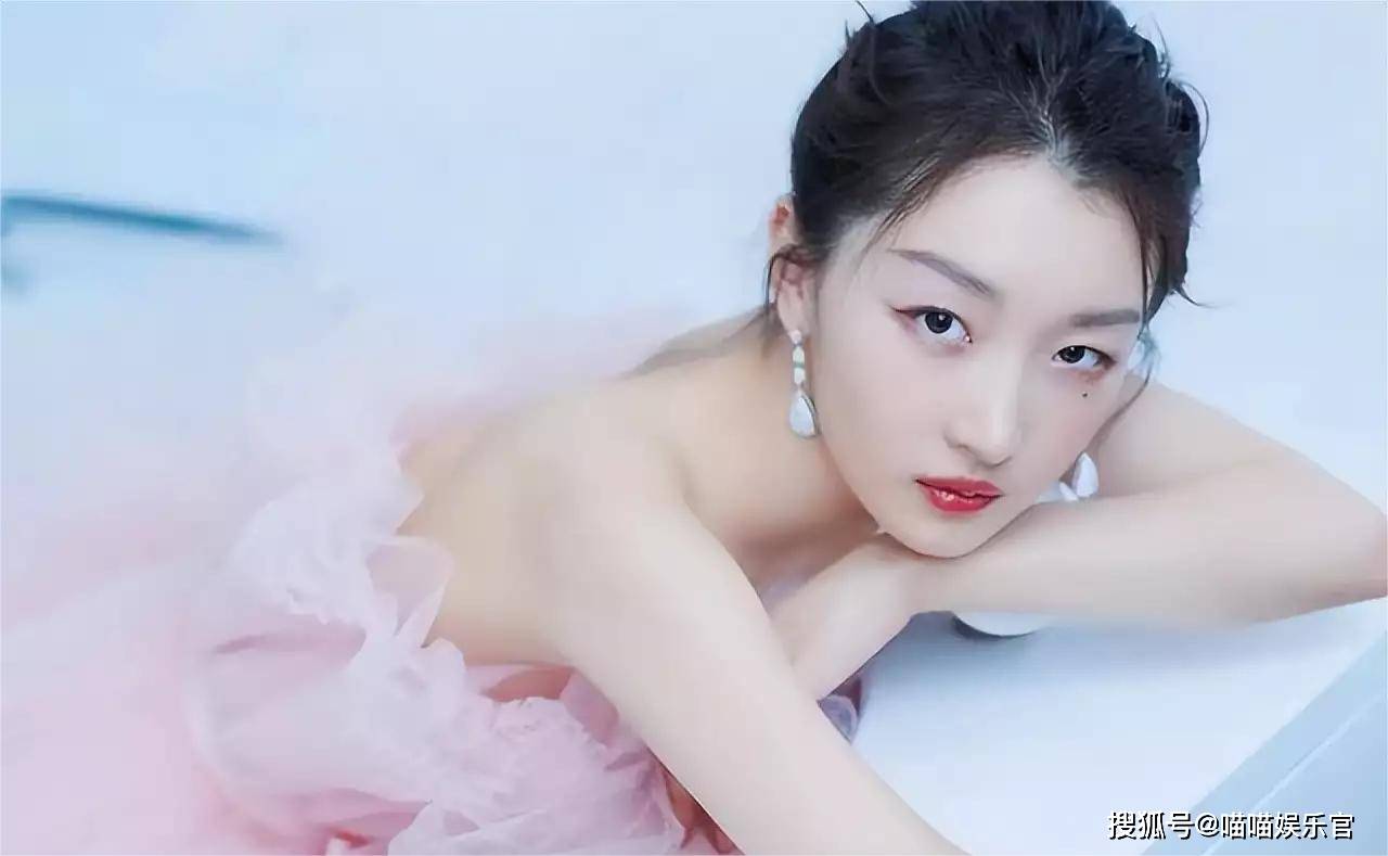 原创周冬雨耍大牌风波再起波澜引发热议与关注