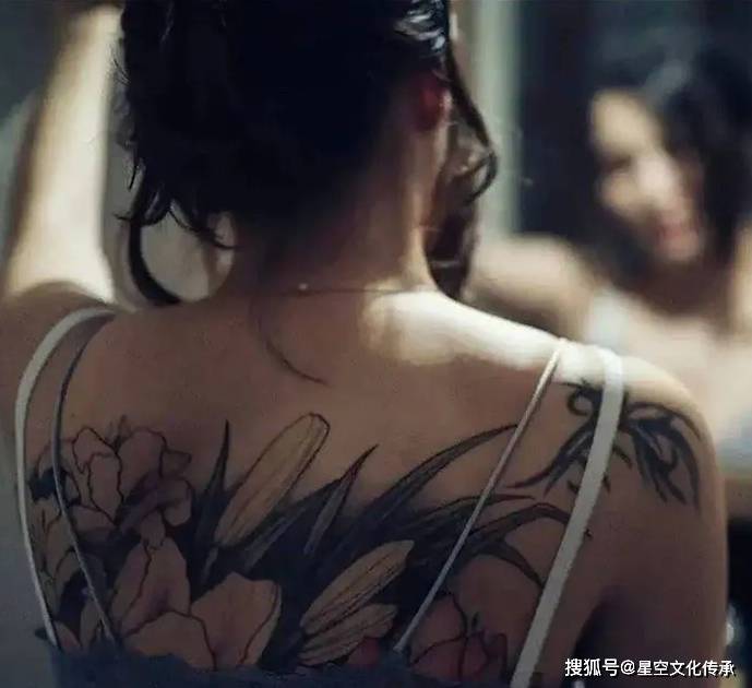 女演员宋佳的满背纹身!你想评价点什么?