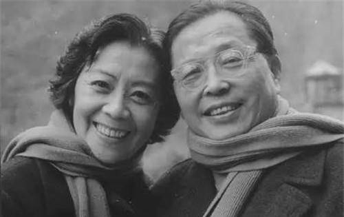 今天故事里的女人,即使在丈夫出轨,她离婚后,仍然独自一人过着,想着