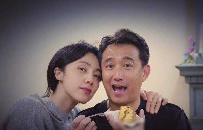 黄磊一家人的塌房算是把娱乐圈中美好人设的遮羞布揭开了