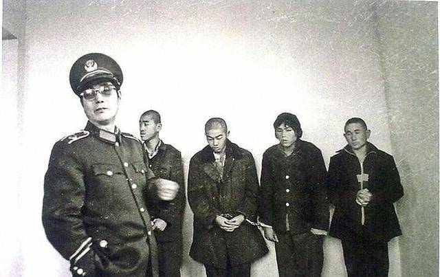 原创他24次打入贩毒集团内部遗体被发现时全身白霜眼睛始终闭不上