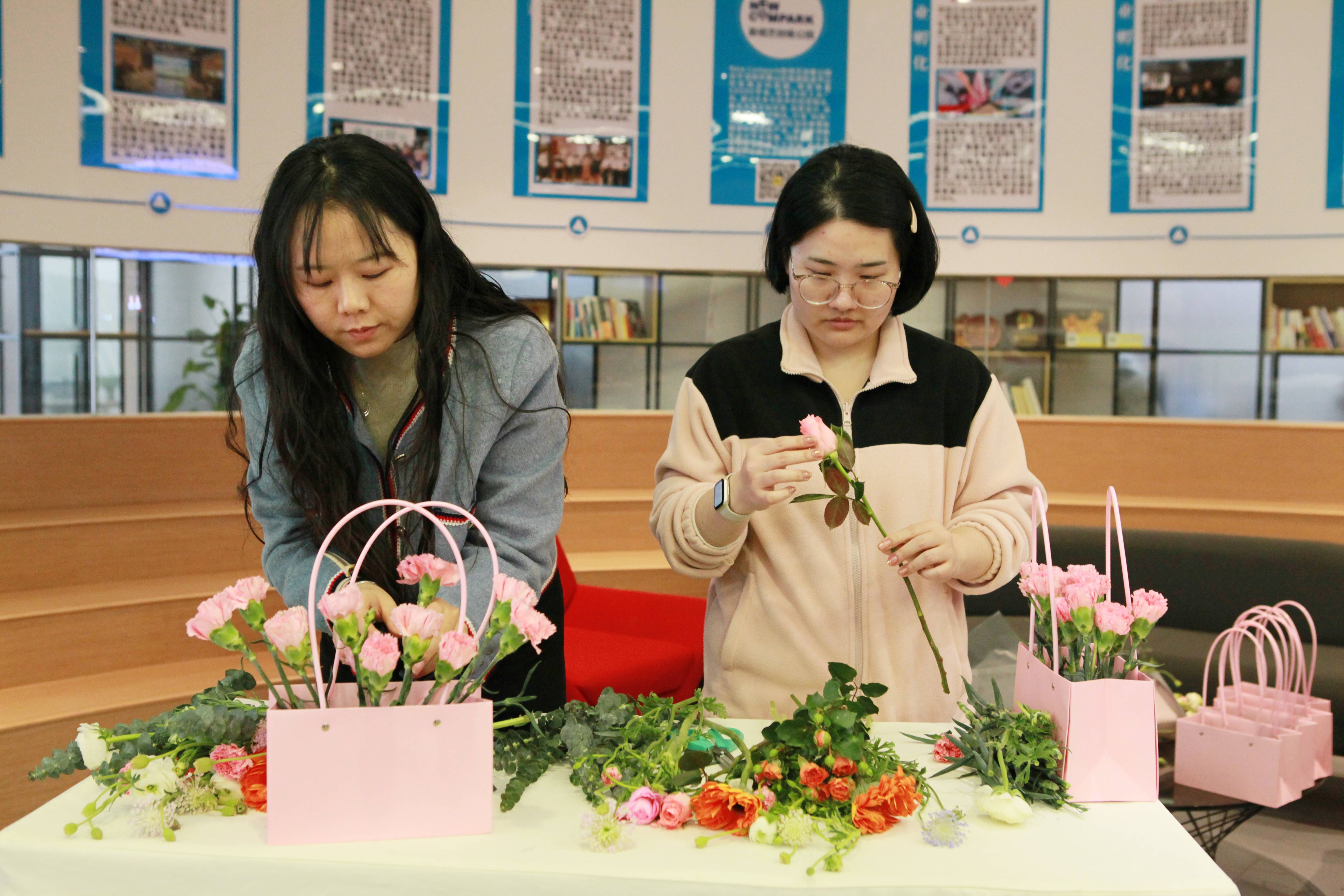 花香弥漫新视艺创客公园女神节花艺插花活动圆满结束