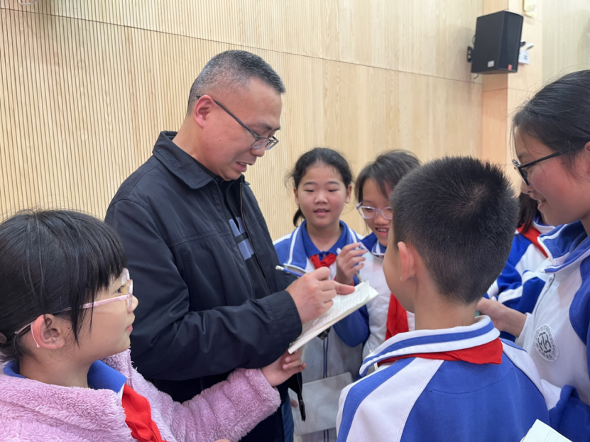 首先,深圳市南头城学校副校长丘宝兰女士致辞,芯片作为现在科技技术的