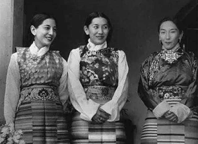 原创锡金末代公主为复国奔走落魄时携3子住小平房与妹妹创业