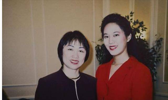 原创美国华裔作家张纯如葬礼曾为30万冤魂奔命父母白发人送黑发人