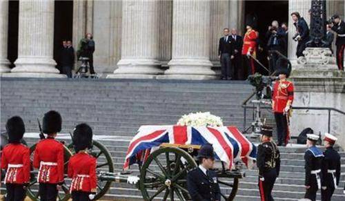 原创同样是烈士遗体为何有的只能盖军旗不能盖国旗并非你想的那样