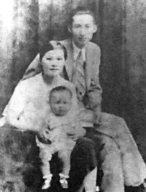 原创结婚8年一直在家生孩子张口要钱时老公反问怎么不自己挣