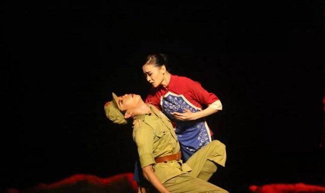 明德英:用自己的乳汁救了两位八路军战士,国防部长为她题词_庄新民_李