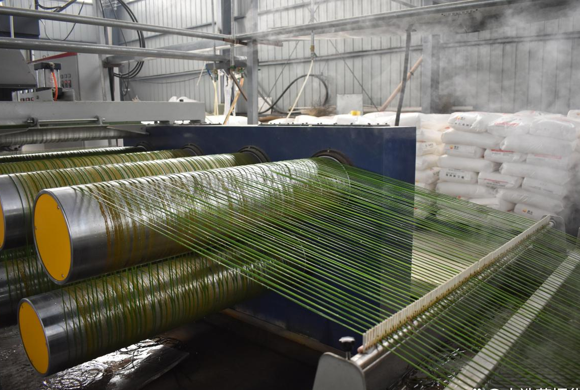 选择人造草坪厂家的关键七要素_产品_生产能力_质量