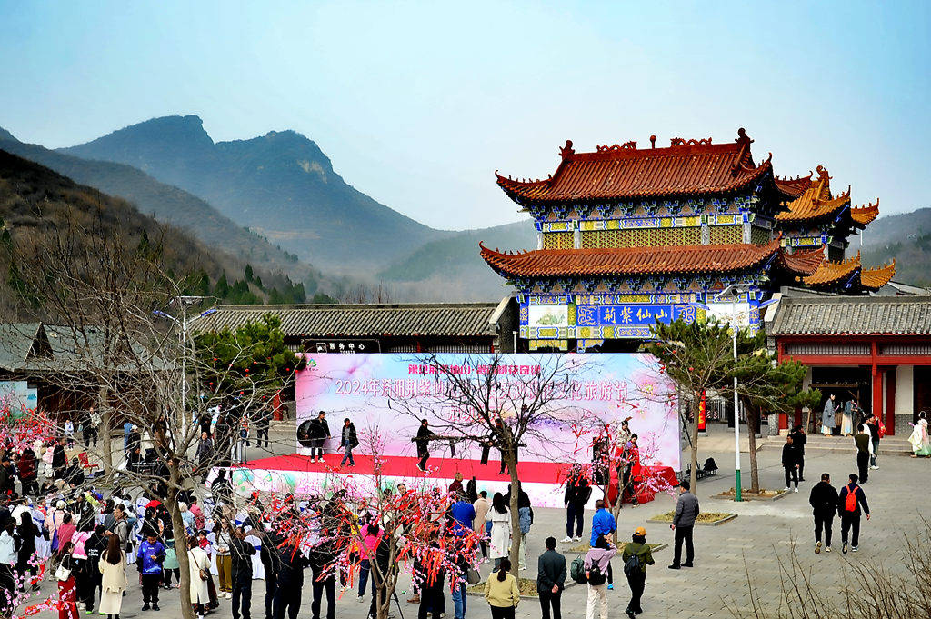 荆紫仙山桃花节图片