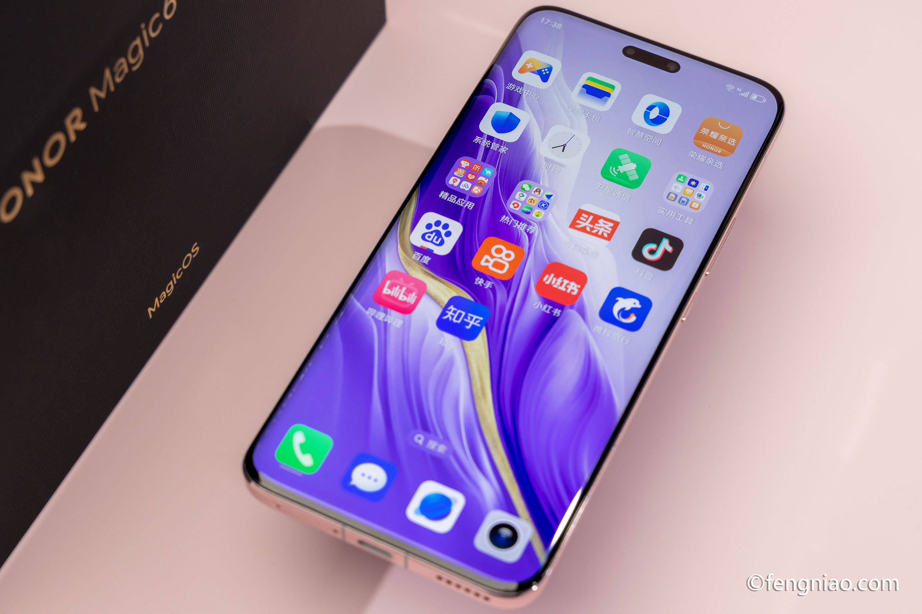 矩形模组与错位线条尽显至臻之美荣耀magic6至臻版图赏