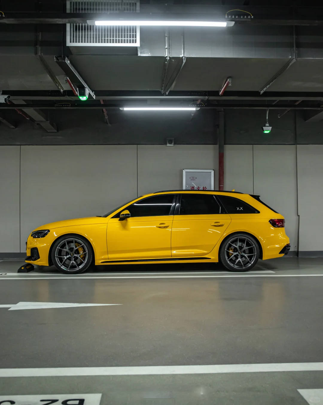 奥迪rs4改钢琴葵花黄,在座的各位,请收好这份帅气!_搜狐汽车_搜狐网