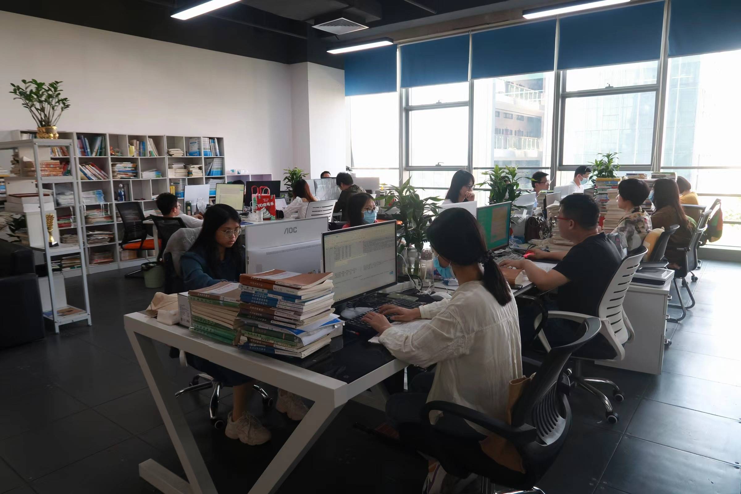 贴心学员服务,学习体验卓越除了专业的教师团队和优质的学习资源外