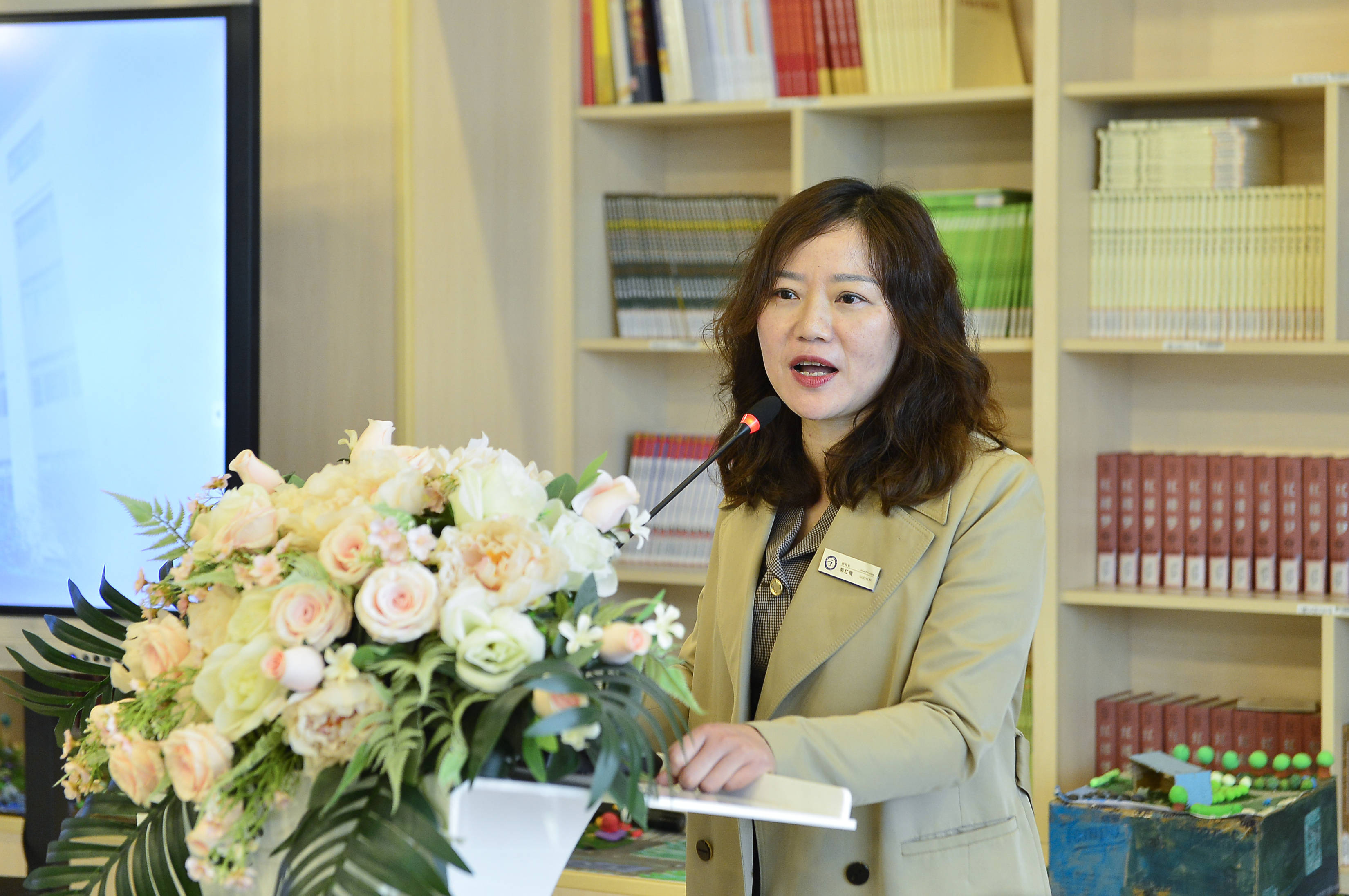 正是江南好风景群贤雅至话教育加拿大高贵林市教育代表团来校访问交流