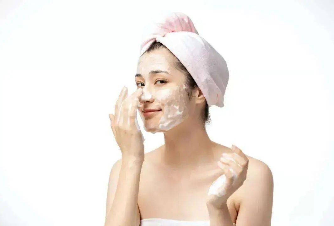 皮肤暗沉不用愁几招简单方法助你提亮肤色重拾光彩