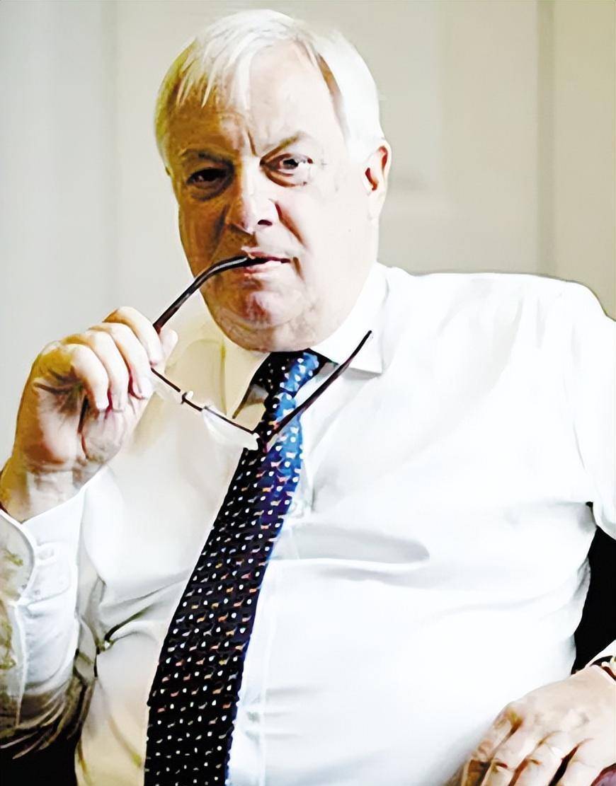 原创末代港督彭定康离港后过得如何沉迷殖民旧梦晚年成麻烦制造机