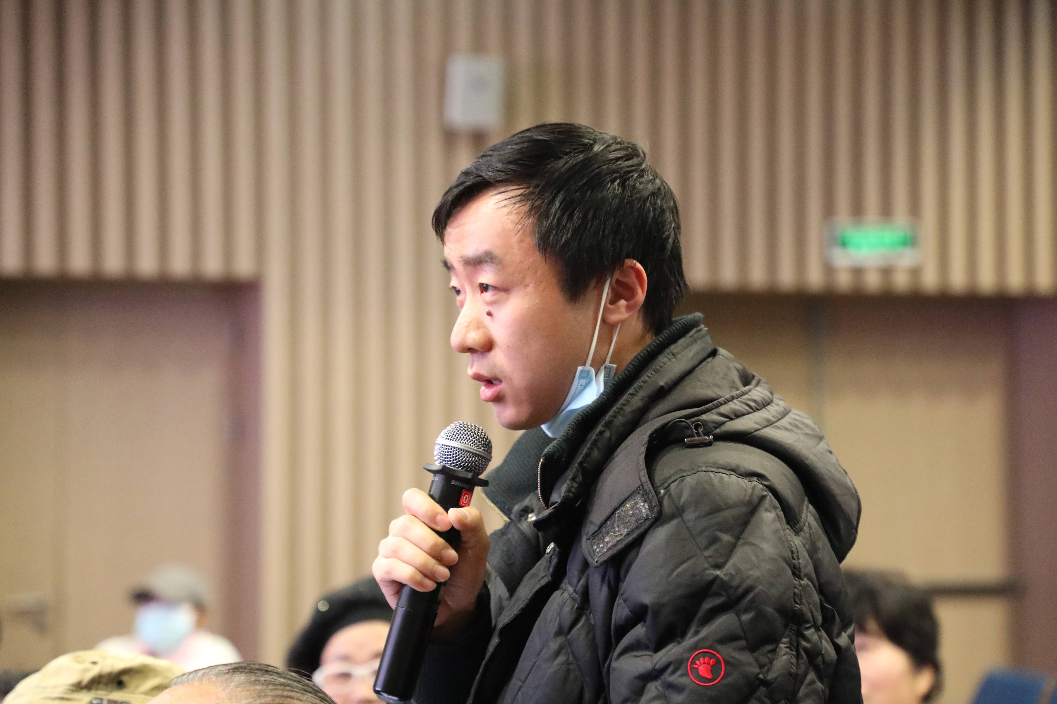 严志明在浦东读书会上点评那个时代那些事摘选