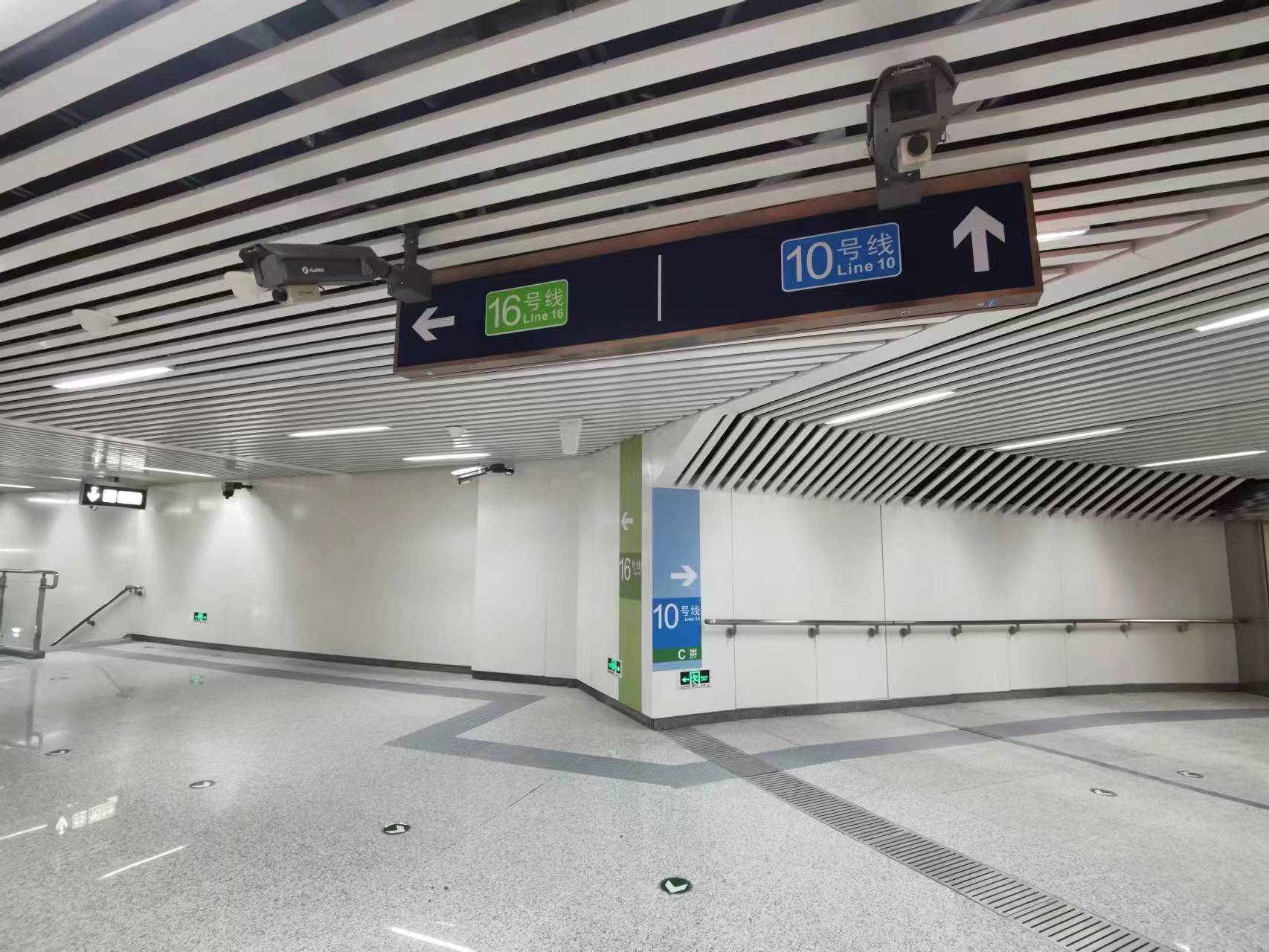 3公里到达圆明园;约3.4公里蓝靛厂公园;约3.8公里紫