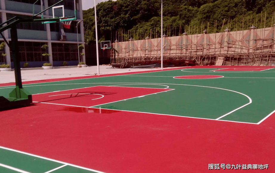 丙烯酸一个篮球场多少钱