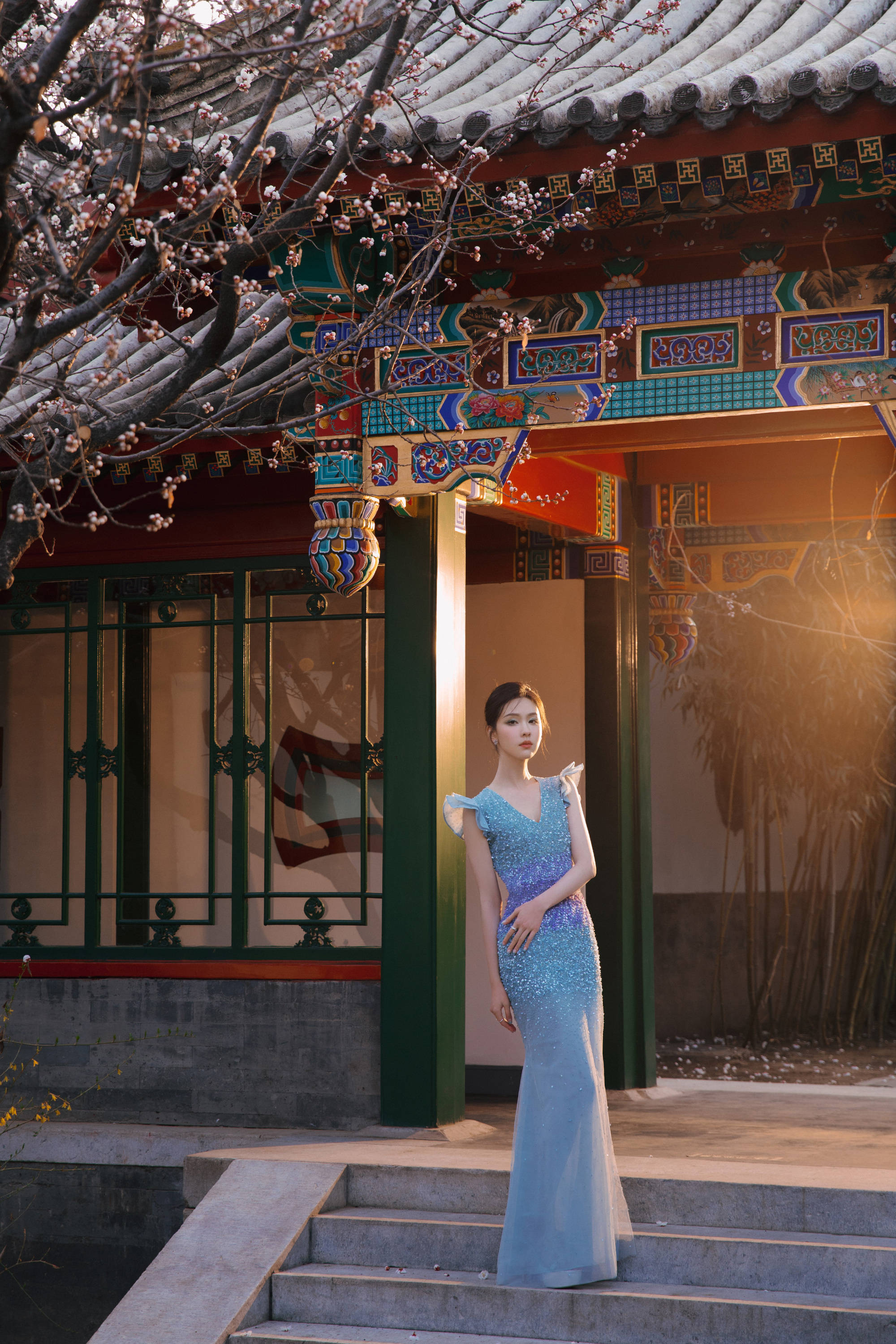 陈都灵穿碎钻裙国潮满满 画绿色眼妆美如水彩画-搜狐大视野-搜狐新闻
