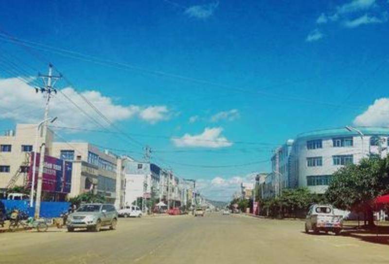 平远街位于文山,砚山两县的结合地区,作为一个主要的交通要道,平远街