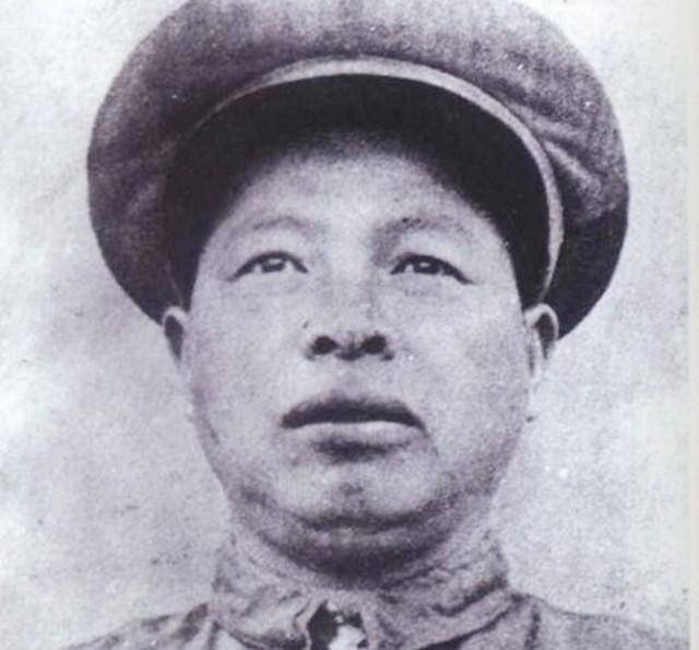 原创乌斯满被捕后脚戴镣铐跪地祈祷行刑时浑身发抖至死不肯悔改