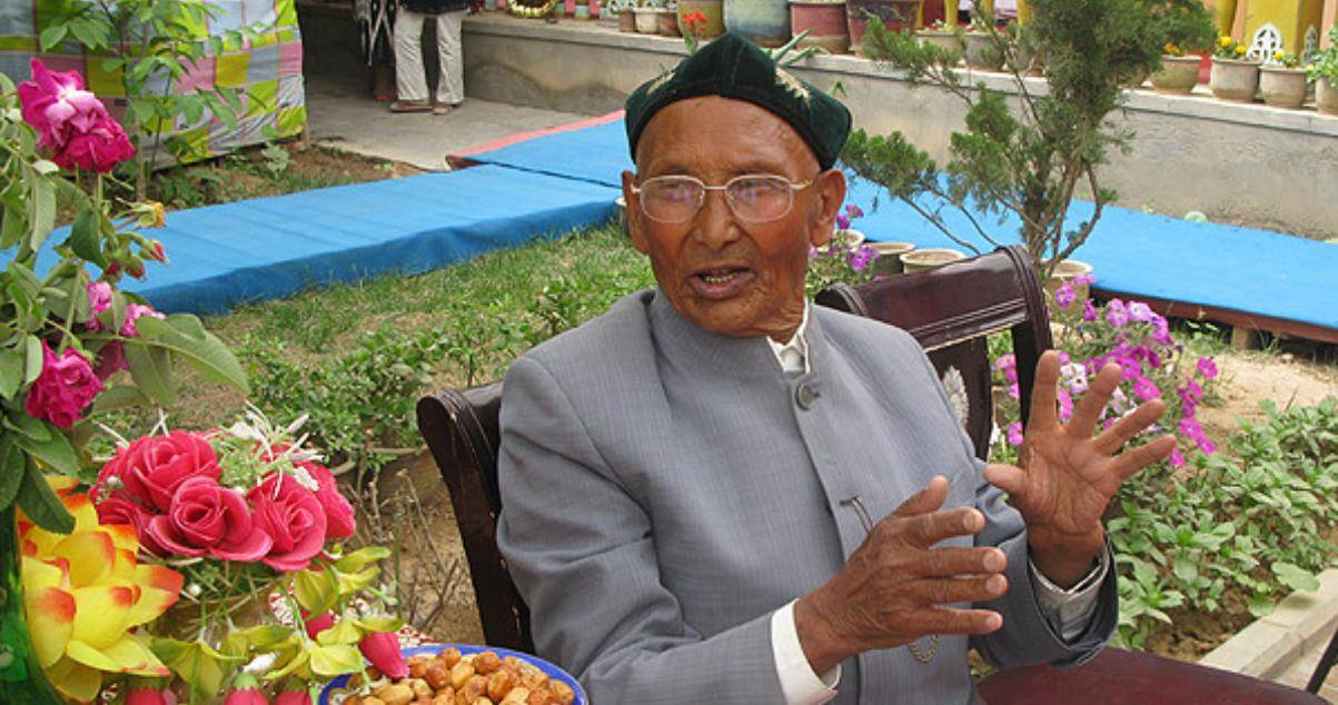 "听到旅客的问题,达吾提不置可否地笑了笑,"我只是一个在