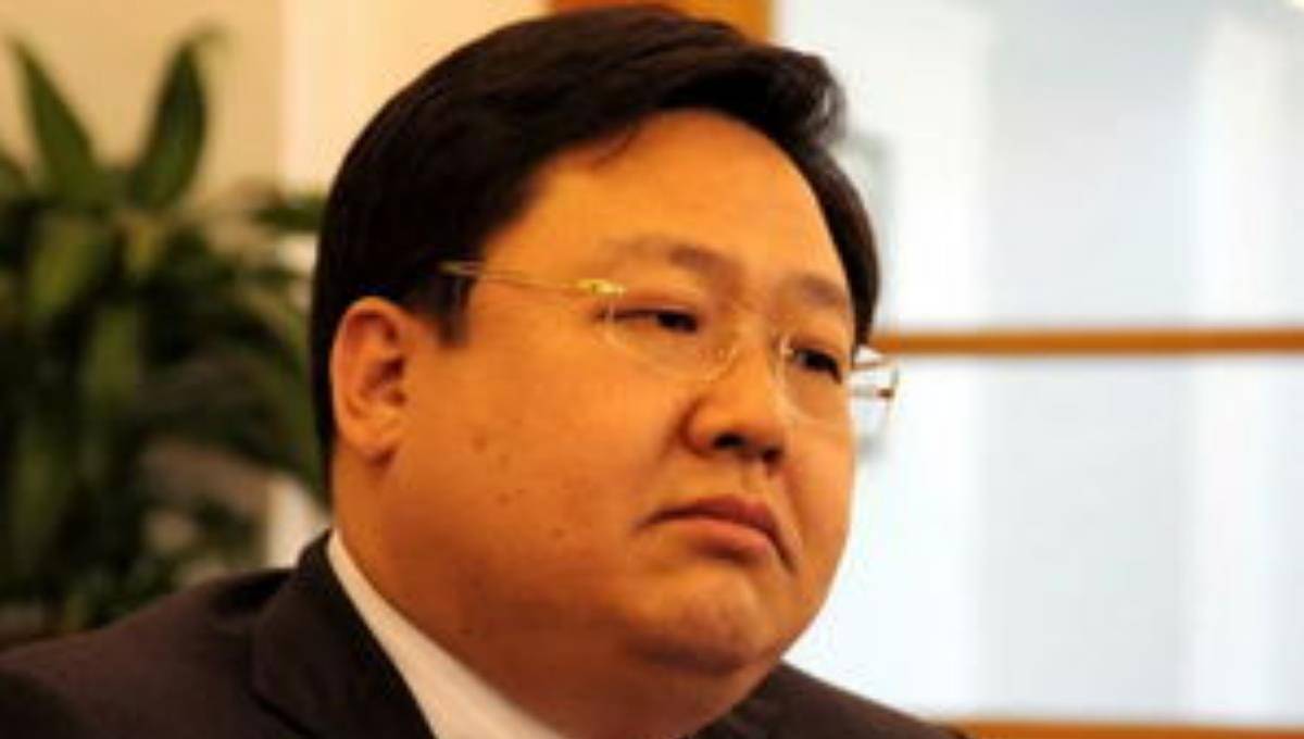 论财富同样不输给当时的王健林,他就是大连实德集团的老板——徐明