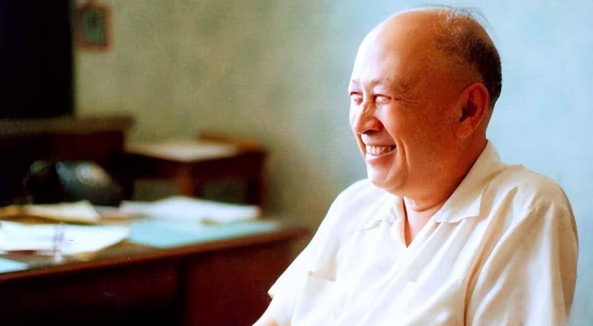 国家对钱学森有多看重看看他身边两名保镖的身份就知道了