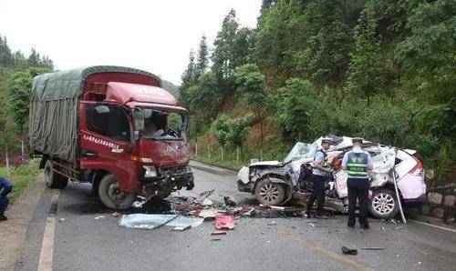 原创2017年一家车祸身亡亲属要继承200万保险公司不知道谁先死