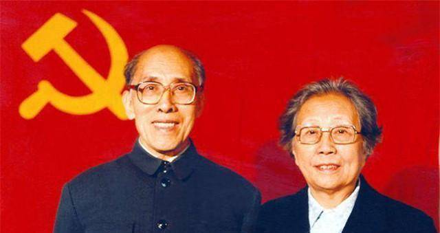 1935年秋天,沈安娜和中共特科同志华明之结婚.