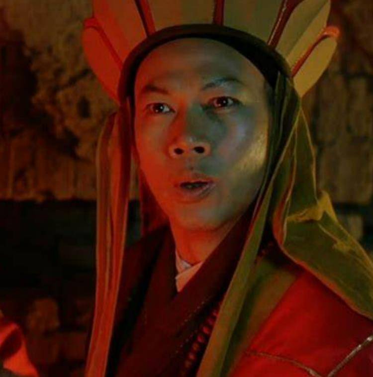 原创58岁周星驰满头白发黯然落泪被误解30年却无人懂我的心酸