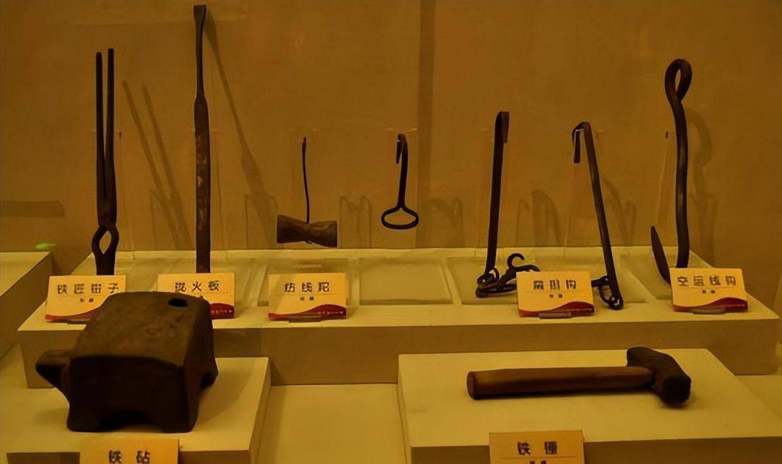 没有水泥,林县人民就自己烧制水泥;没有石灰,林县人民就自己制造石灰