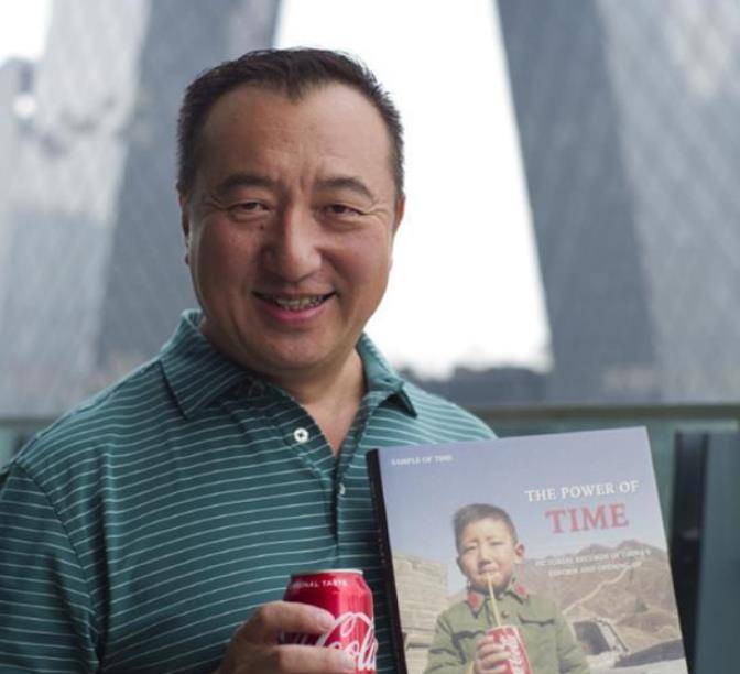 原创42年过去了第一位在长城喝可乐的中国男孩后来怎么样了