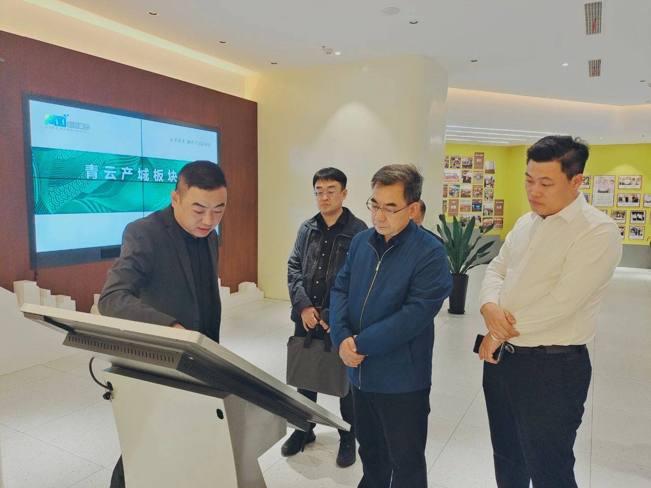 刘卫忠一行莅临青网控股集团参观考察