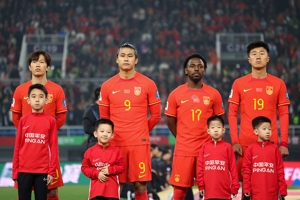 让人气愤国足41新加坡央视解说怒批29岁泰山悍将