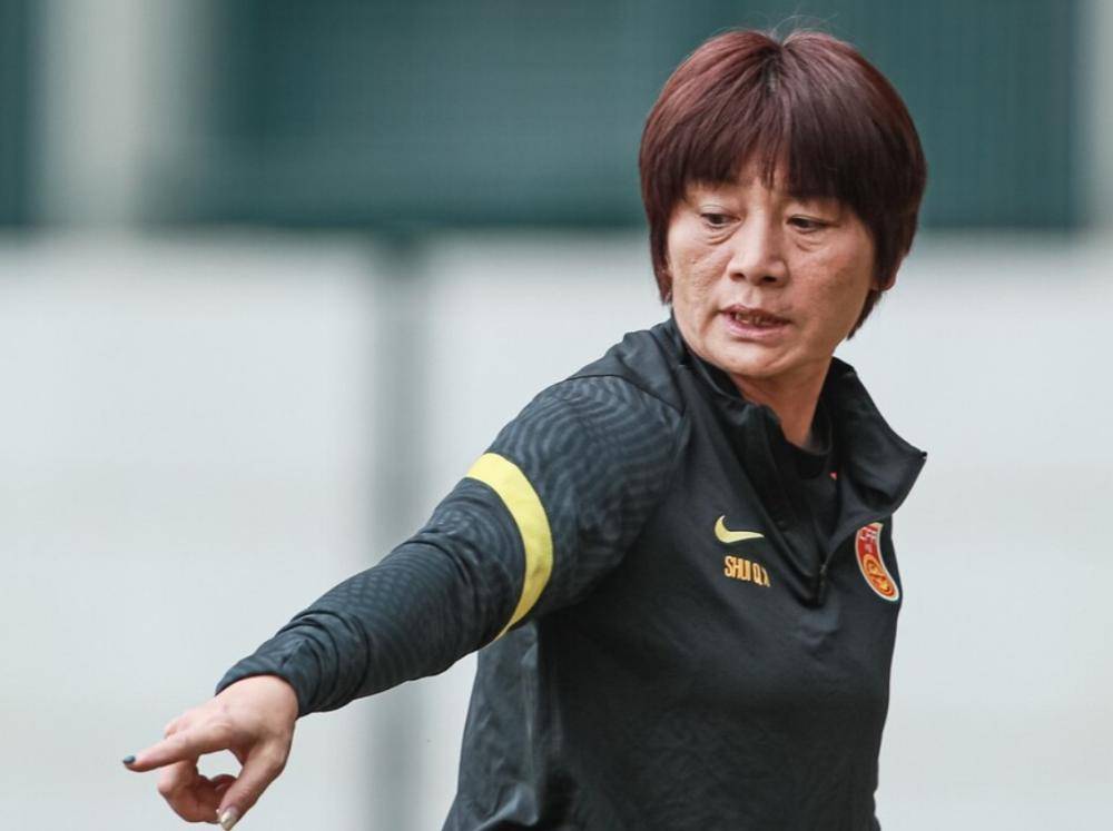 现状来看,还是得由熟悉国情的本土教练来带队,而水庆霞作为当初孙雯