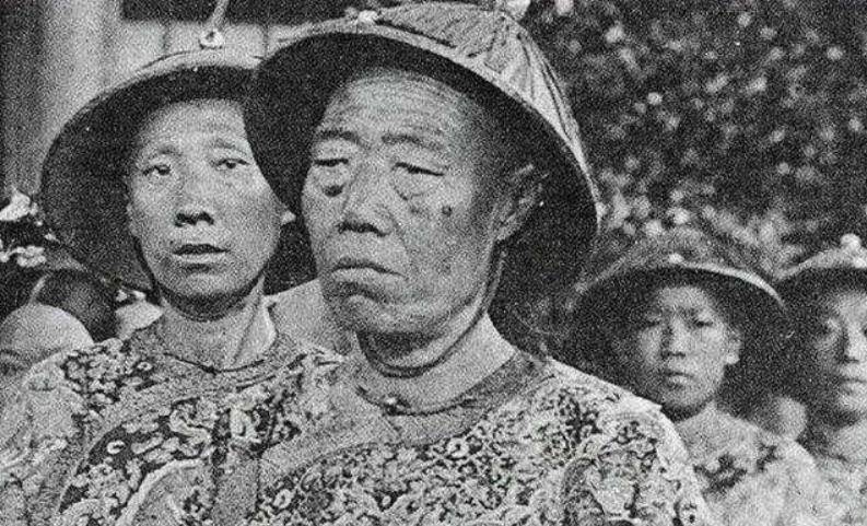 原创1966年北京发现李莲英墓报废3把铁锤打开墓中为何只有头颅