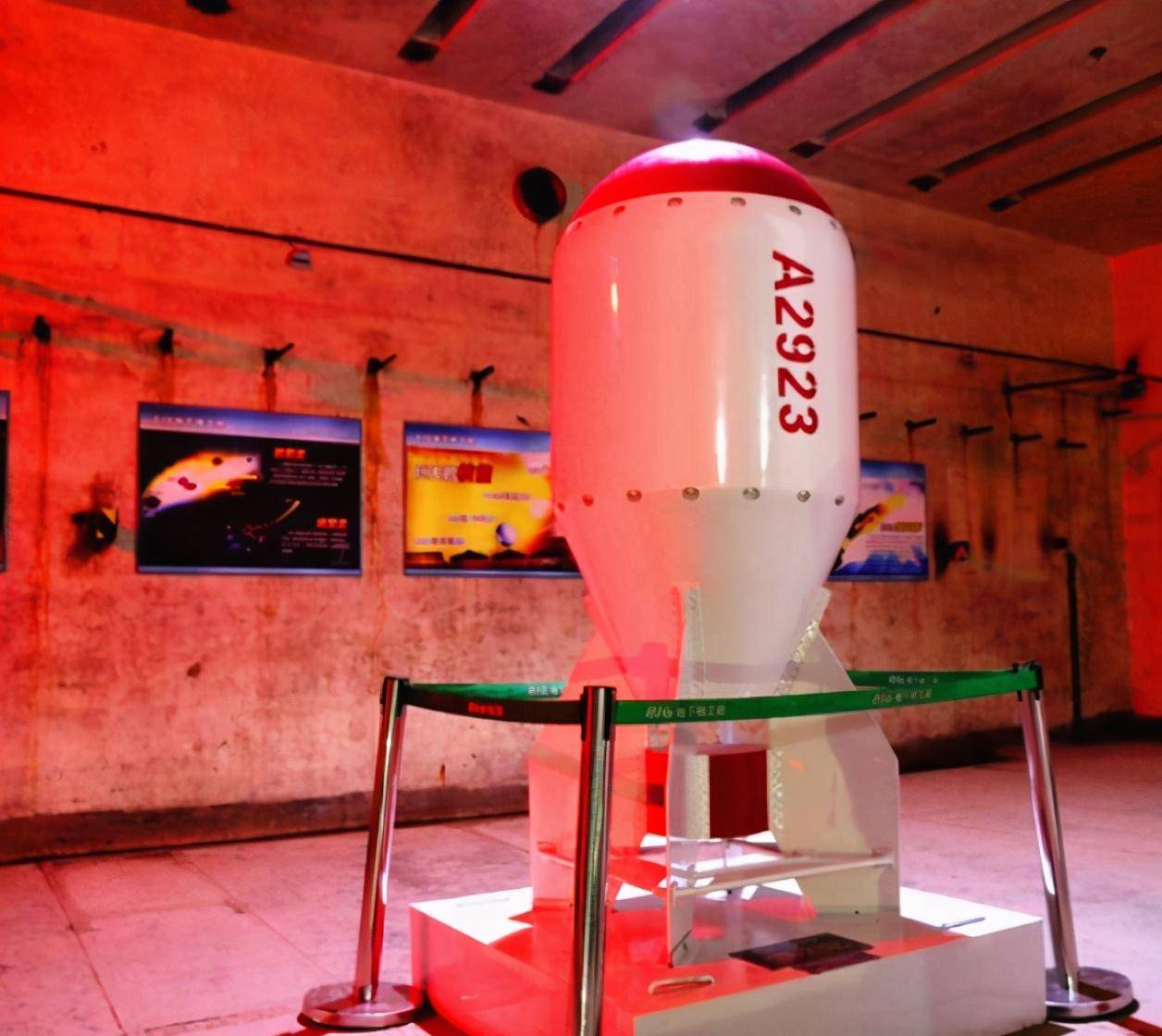 1964年10月16日,在我国西部地区新疆罗布泊上空,属于中国的第一颗原子