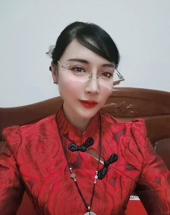 用心孕育生命的希望犹如暖阳点亮星空,圣洁慈祥犹如月光是风情万种