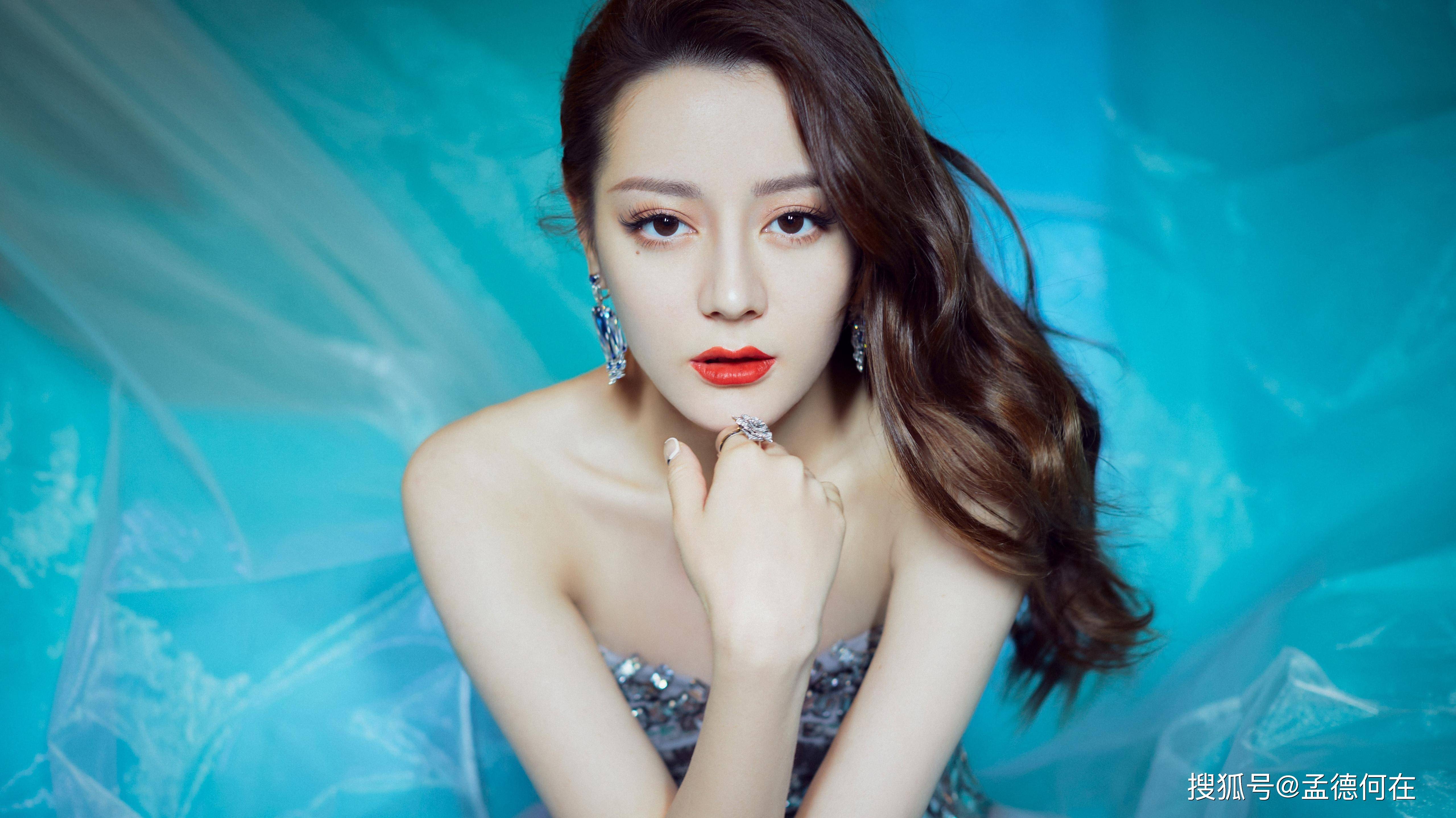 原创迪丽热巴身材太惊艳内娱谁能抵挡其魅力完美曲线引发热议